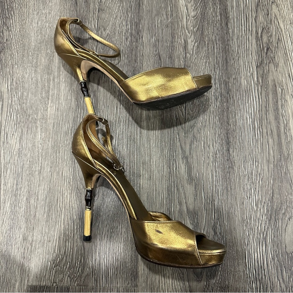 Gucci Metallic Gold Bamboo Accent Leather D'Orsay Pumps Size: 38 - Picture 9 of 16